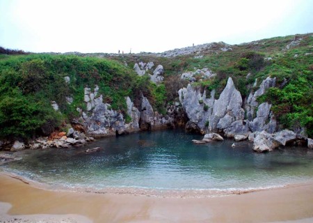 Gulpiyuri, una playa que se encuentra enterrada