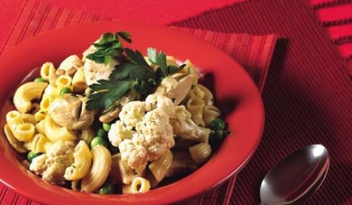 Pollo con verduras y pasta
