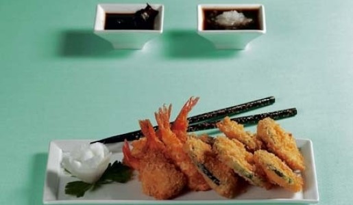 Tempura de langostinos y vegetales