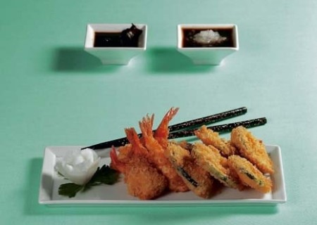 Tempura de langostinos y vegetales