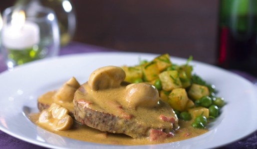 Asado a la crema con champiñones