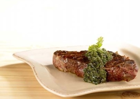 Bife angosto con marinada cocida y aceite de hierbas