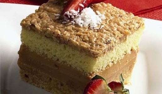 Bizcocho relleno con mousse de caramelo