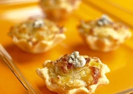 Miniquiches de poro confitado y queso