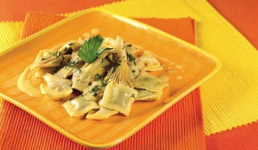 Ravioles con salsa de setas y mostaza