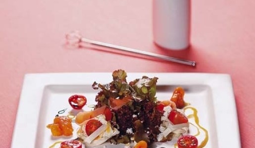 Ensalada de chonta, sachatomate glaseado y vinagreta de maracuyá