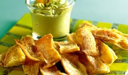 Yucas crocantes con salsa de palta