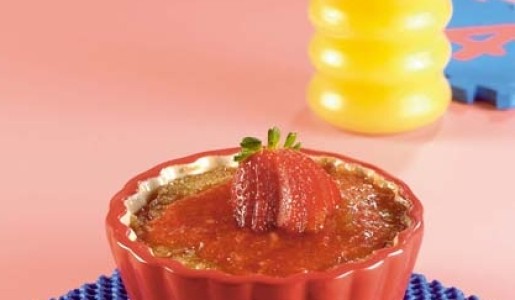 Sémola gratinada en salsa de fresas