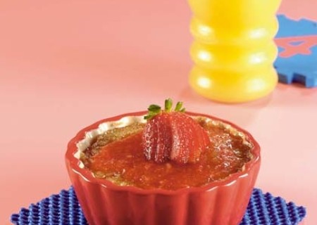 Sémola gratinada en salsa de fresas
