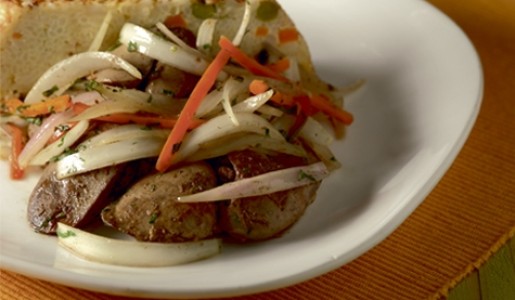 Hígado encebollado y pastel de arroz
