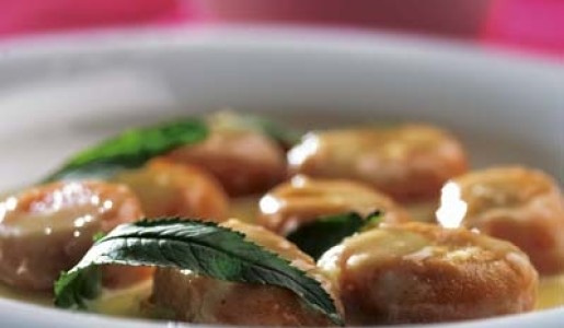 Ñoquis de camote con huacatay