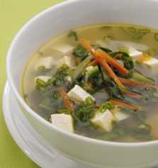 Sopa de vegetales con tofu