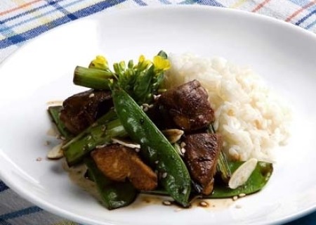 Pollo saltado oriental