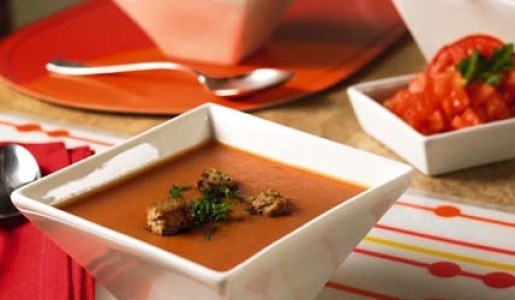 Sopa de tomate y albahaca