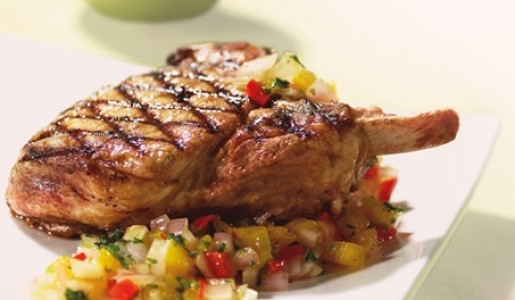 Chuletas de cerdo con salsa de mango y menta