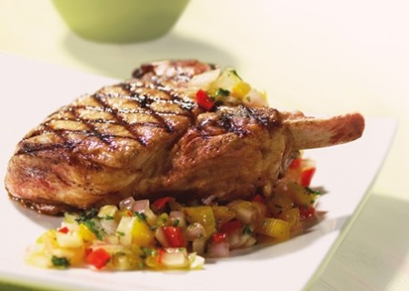 Chuletas de cerdo con salsa de mango y menta