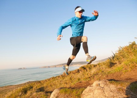 Cómo equiparse para correr en montaña
