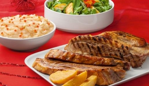 Costillas de cerdo con salsa de naranja, puré de manzana y membrillos confitados