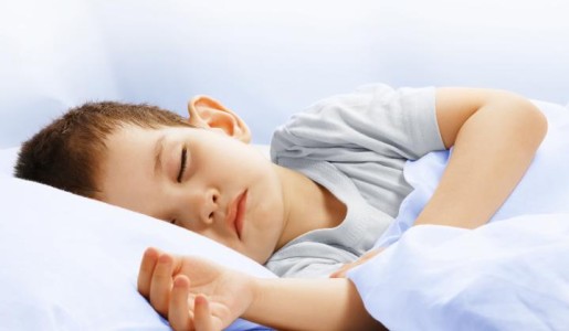Cómo hacer que mi hijo duerma la siesta