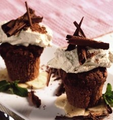 Muffins de chocolate con chantilly al caf