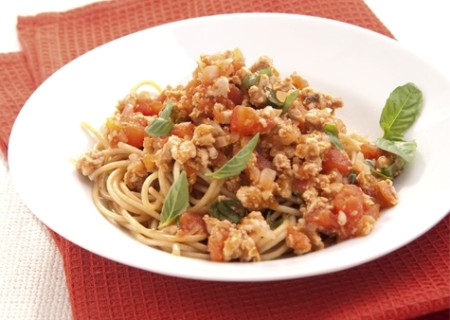 Pasta con boloñesa de pollo
