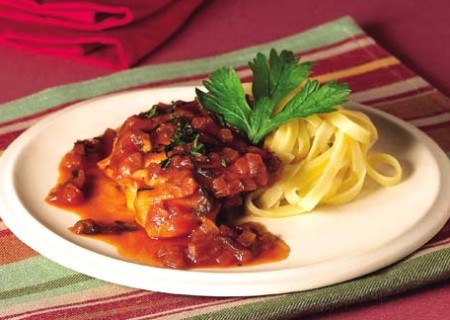 Pollo a la cazadora con tagliatelle