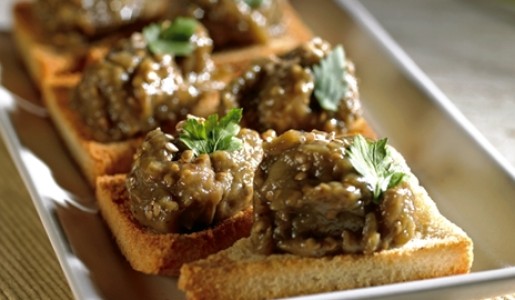 Tostadas con puré de berenjena