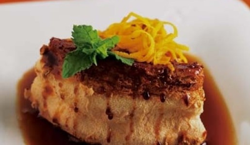 Isla flotante con salsa de caramelo