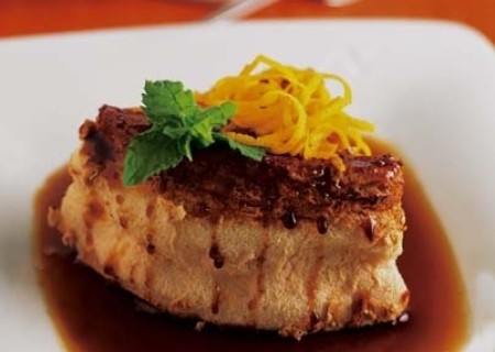 Isla flotante con salsa de caramelo