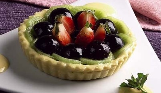 Tartaletas con kiwi, uvas y fresas
