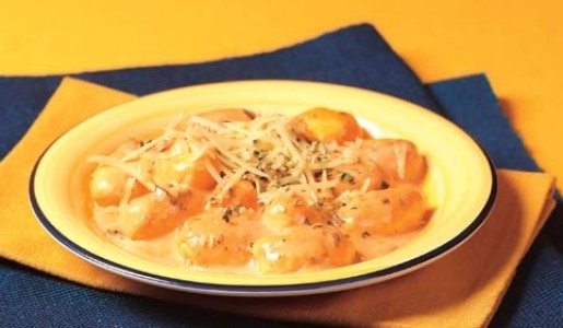 Malfatti de ricotta en salsa rosa