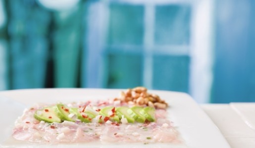 Tiradito al olivo y palta