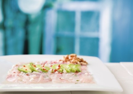 Tiradito al olivo y palta