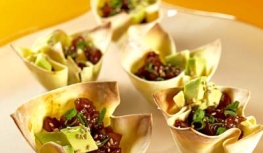 Tartare de atún en copitas de wantán
