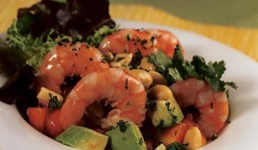 Ensalada de palta, mango y langostinos