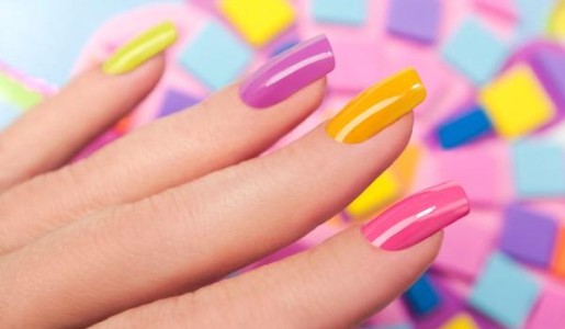 Cómo quitar el esmalte de uñas sin acetona