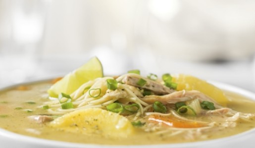 Sopa de pollo de la abuela