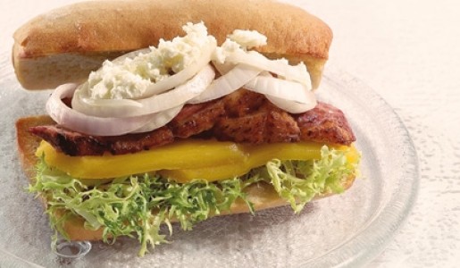 Pato y mango en ciabatta crocante