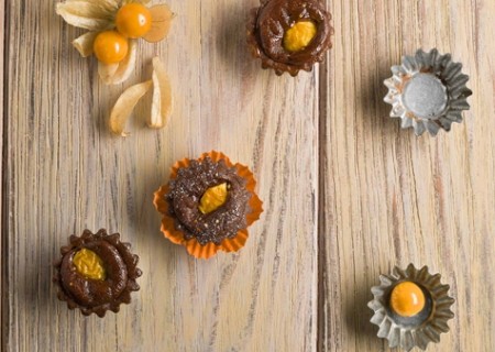 Tartita de chocolate con aguaymanto