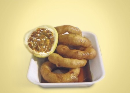 Picarones de quinua con miel de maracuyá