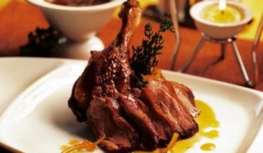 Pato cocido en dos tiempos con salsa de naranja