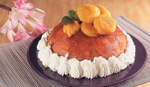 Bomba con salsa de frutas