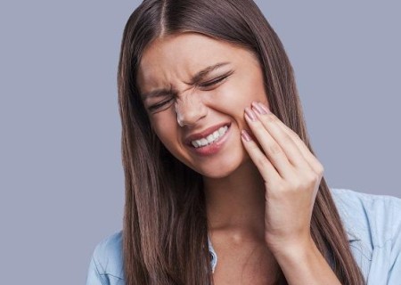 Cómo dejar de apretar los dientes