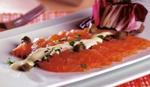 Carpaccio de salmón curado en casa