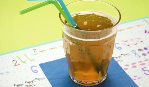 Agua de melocotón, huesillo y orejones