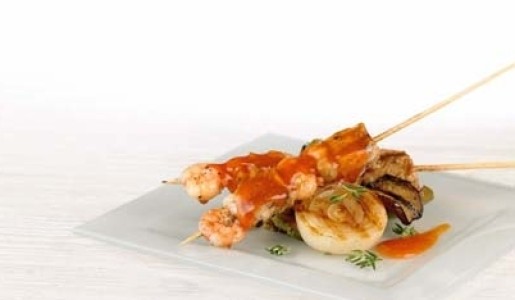 Brochetas marinas en salsa de tamarindo