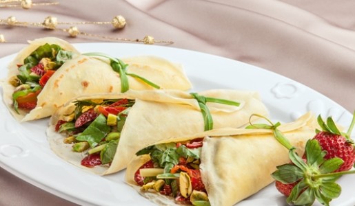 Envoltini de fresas y queso de cabra balsámico