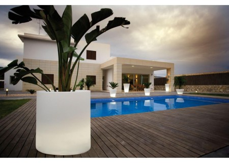 Cómo decorar un jardín con piscina