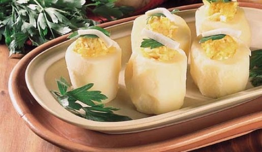 Papas ahuecadas con queso y ají