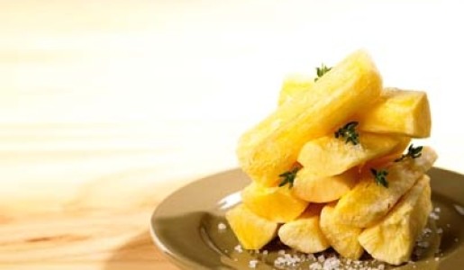 Yucas fritas al ajo y tomillo